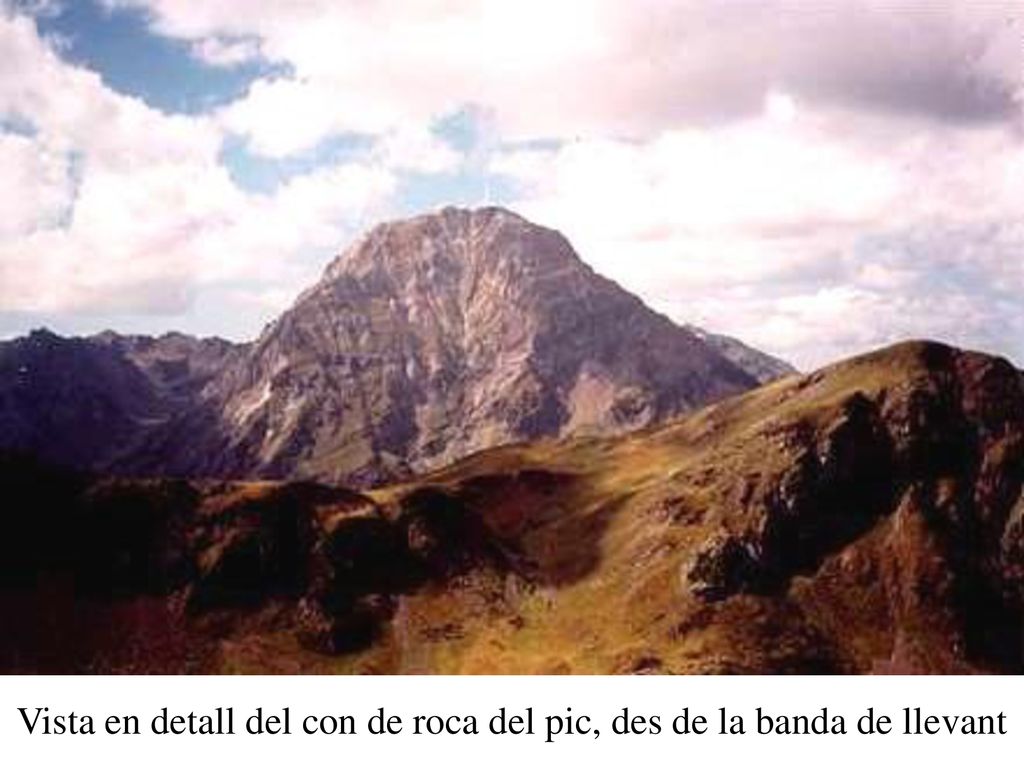 Vista en detall del con de roca del pic, des de la banda de llevant