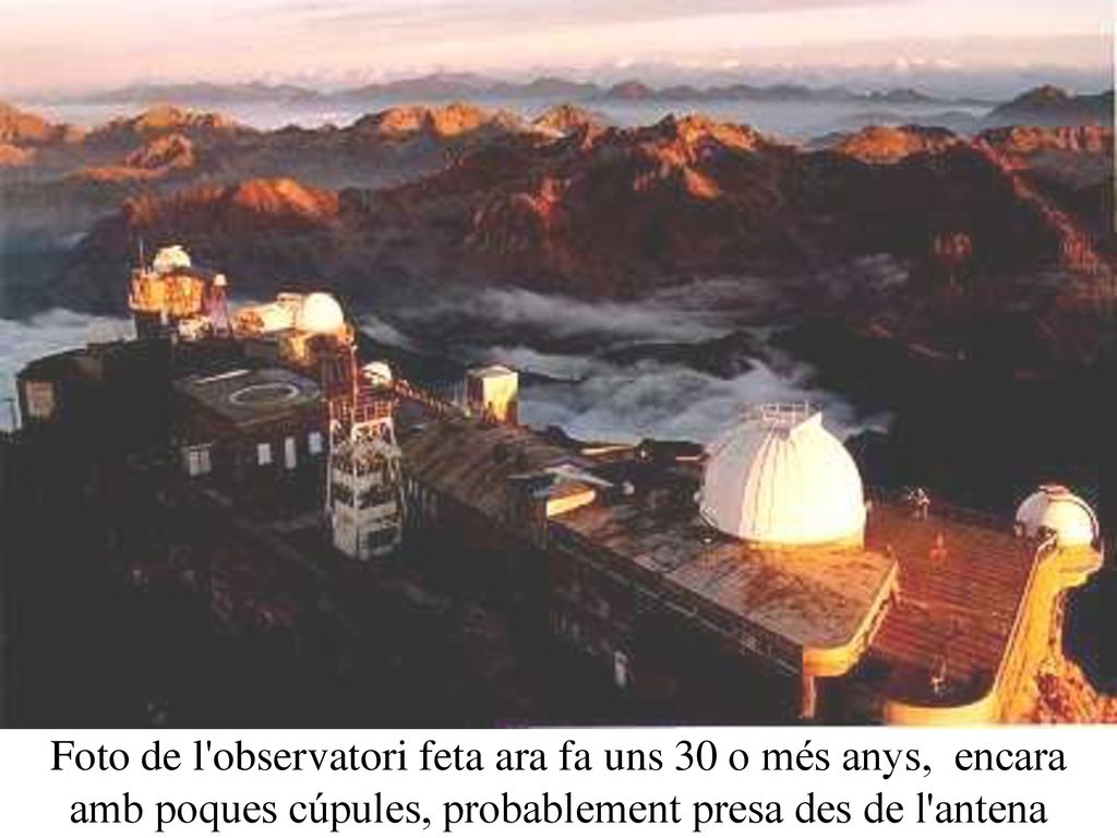 Foto de l observatori feta ara fa uns 30 o més anys, encara amb poques cúpules, probablement presa des de l antena