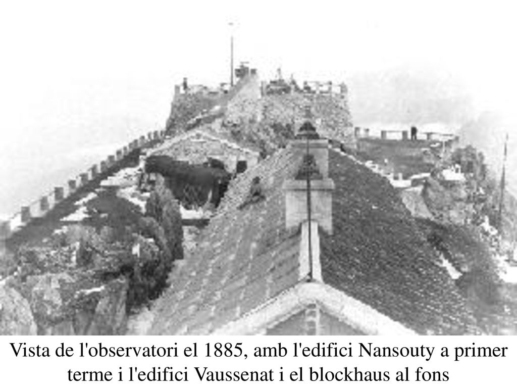 Vista de l observatori el 1885, amb l edifici Nansouty a primer terme i l edifici Vaussenat i el blockhaus al fons