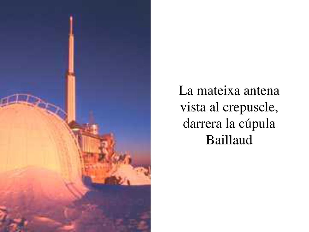 La mateixa antena vista al crepuscle, darrera la cúpula Baillaud