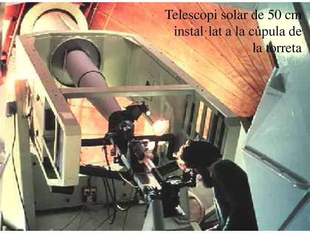 Telescopi solar de 50 cm instal·lat a la cúpula de la torreta