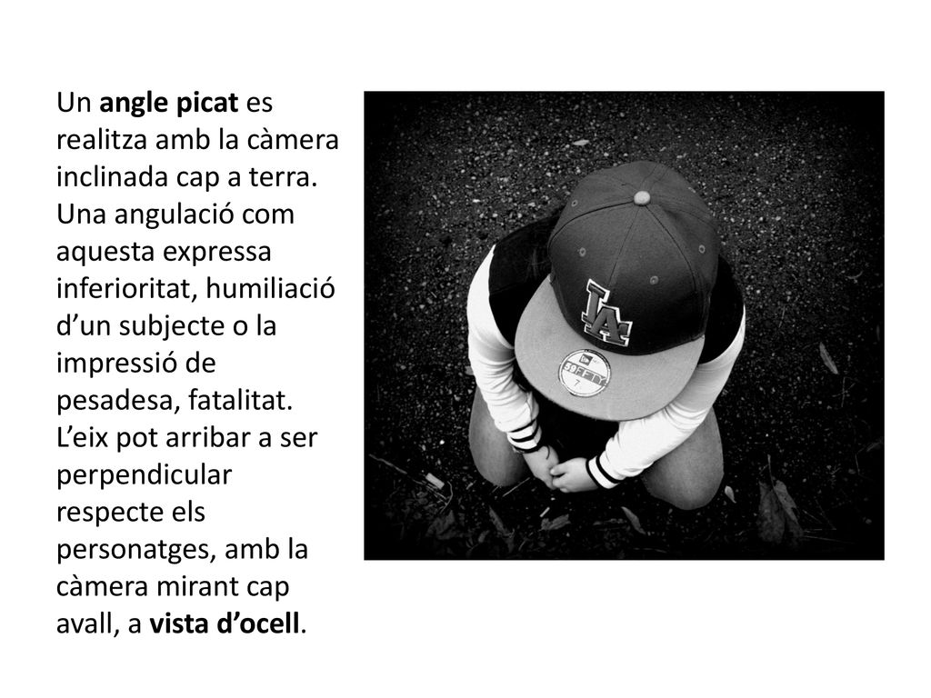 Un angle picat es realitza amb la càmera inclinada cap a terra
