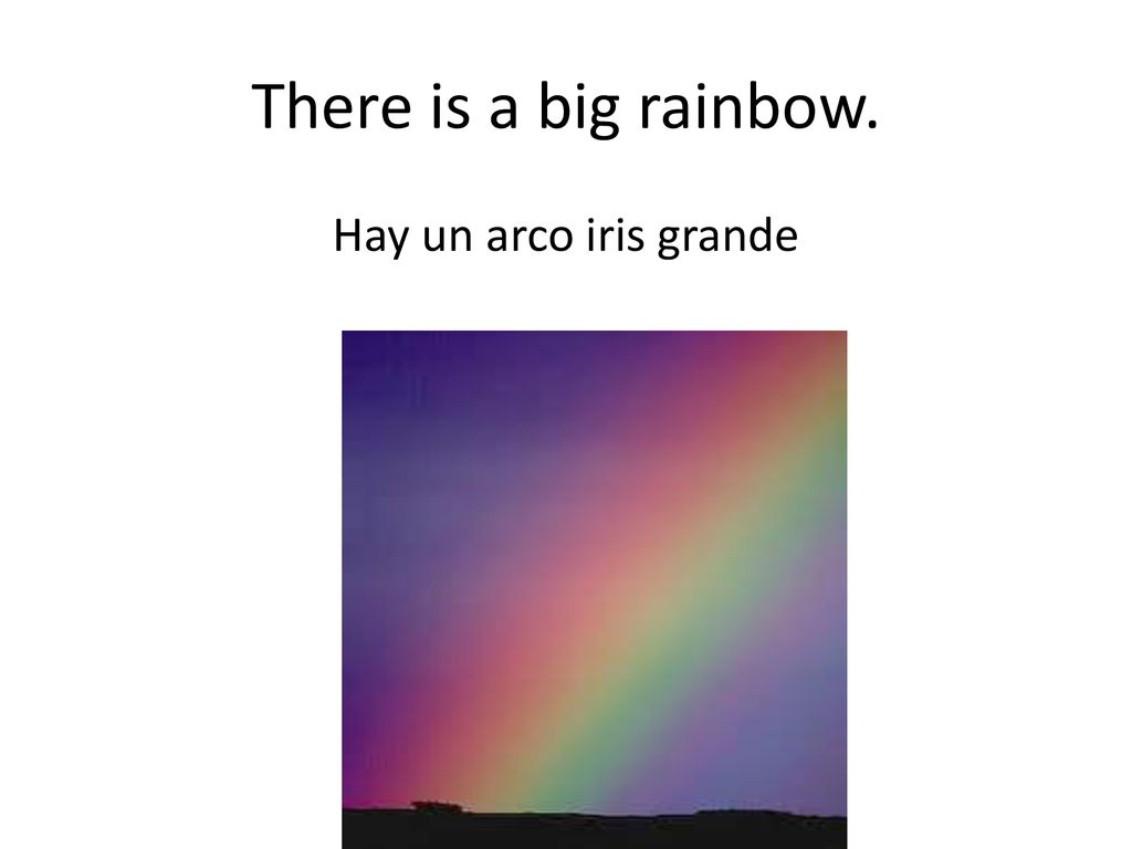 There is a big rainbow. Hay un arco iris grande
