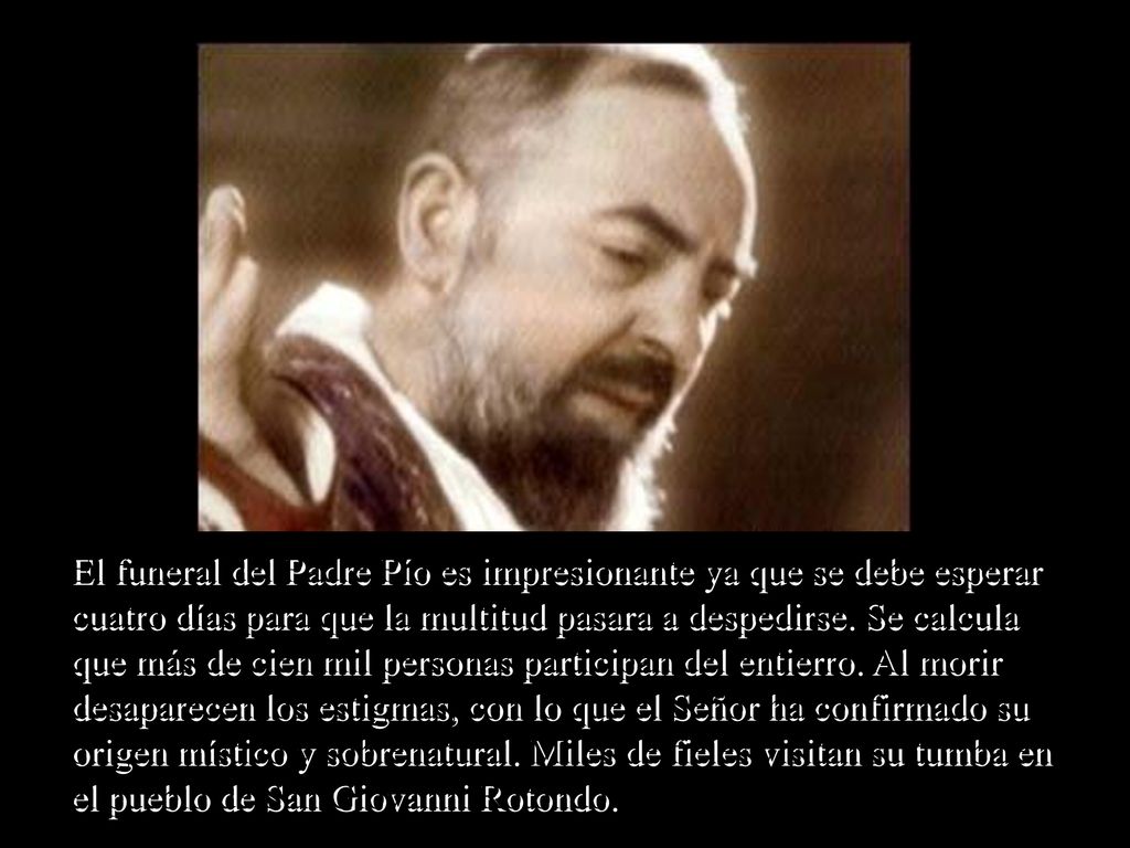 El funeral del Padre Pío es impresionante ya que se debe esperar cuatro días para que la multitud pasara a despedirse.