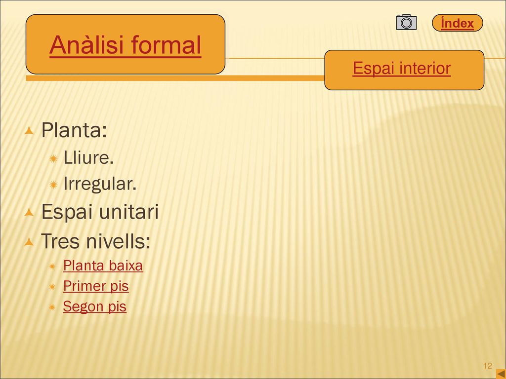 Anàlisi formal Planta: Espai unitari Tres nivells: Lliure. Irregular.