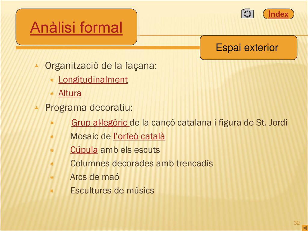Anàlisi formal Espai exterior Organització de la façana: