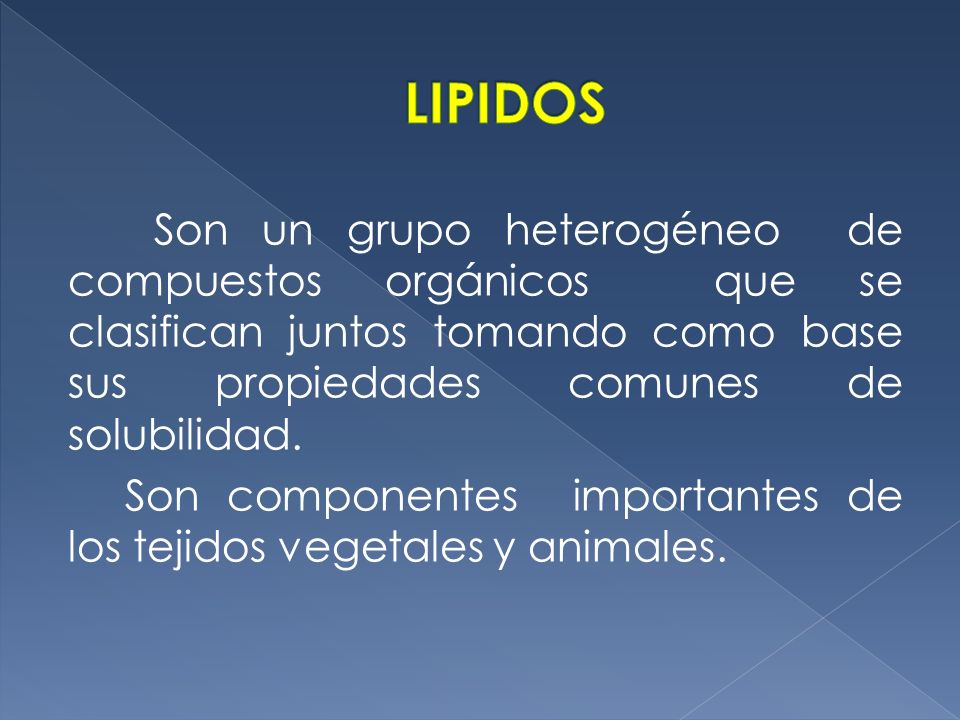 LIPIDOS Son un grupo heterogéneo de compuestos orgánicos que se clasifican juntos tomando como base sus propiedades comunes de solubilidad.