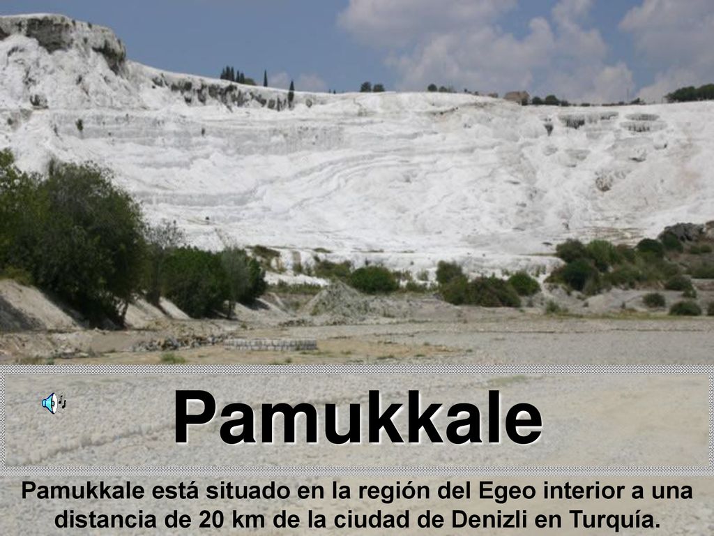 Pamukkale Pamukkale está situado en la región del Egeo interior a una distancia de 20 km de la ciudad de Denizli en Turquía.