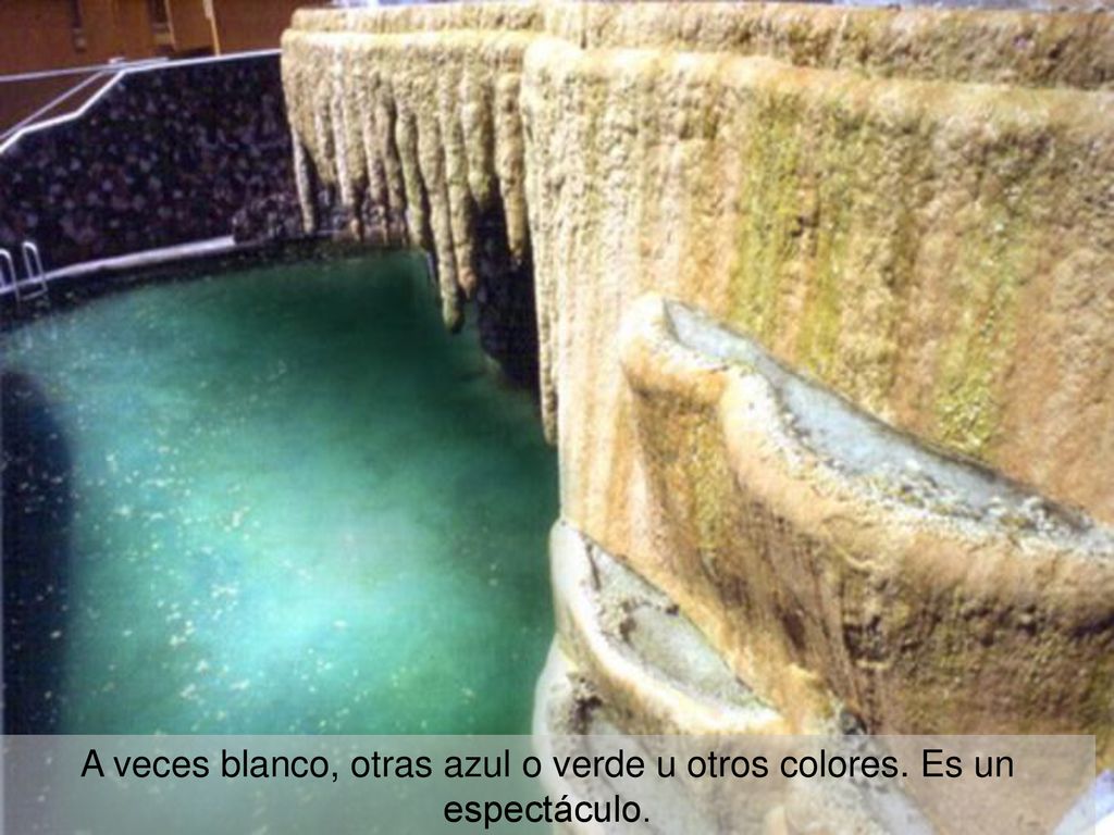 A veces blanco, otras azul o verde u otros colores. Es un espectáculo.