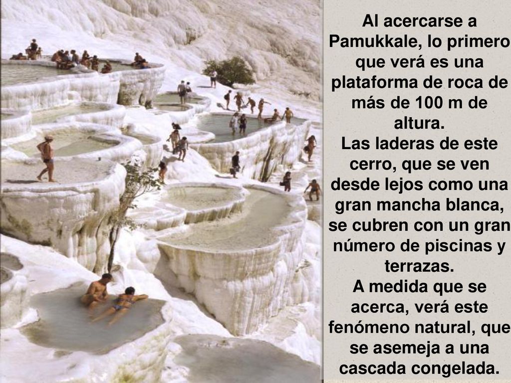 Al acercarse a Pamukkale, lo primero que verá es una plataforma de roca de más de 100 m de altura.