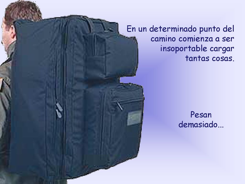 En un determinado punto del camino comienza a ser insoportable cargar tantas cosas.