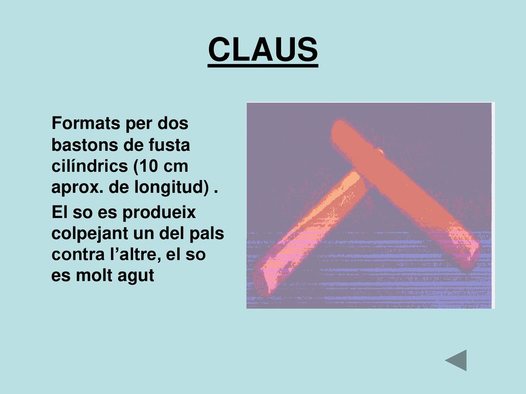 CLAUS Formats per dos bastons de fusta cilíndrics (10 cm aprox. de longitud) .