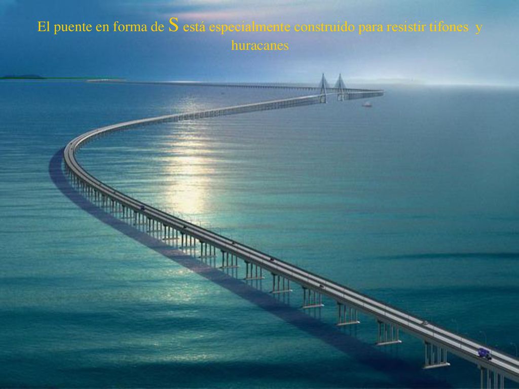 El puente en forma de S está especialmente construido para resistir tifones y huracanes