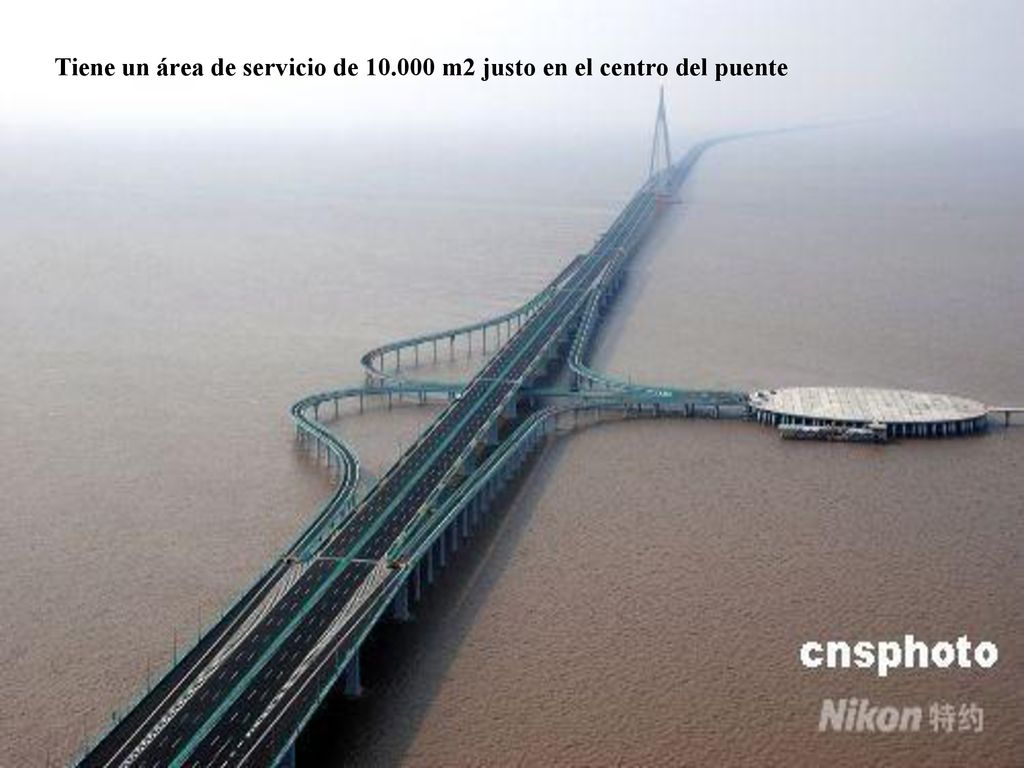 Tiene un área de servicio de m2 justo en el centro del puente