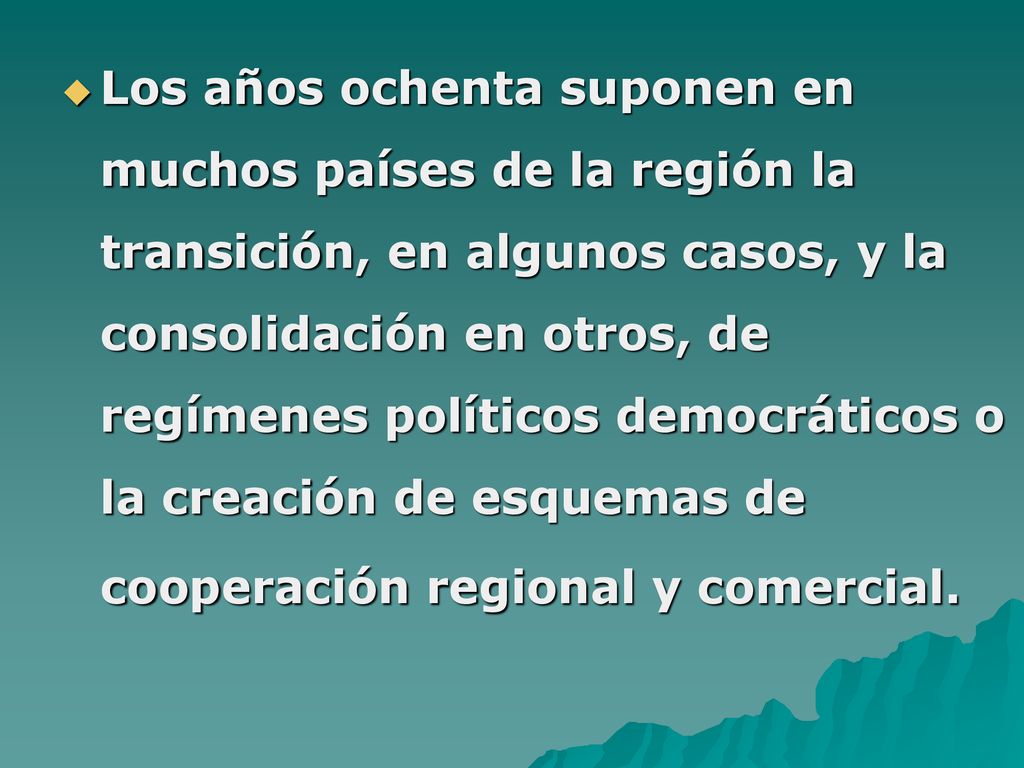 Los años ochenta suponen en muchos países de la región la transición, en algunos casos, y la consolidación en otros, de regímenes políticos democráticos o la creación de esquemas de cooperación regional y comercial.