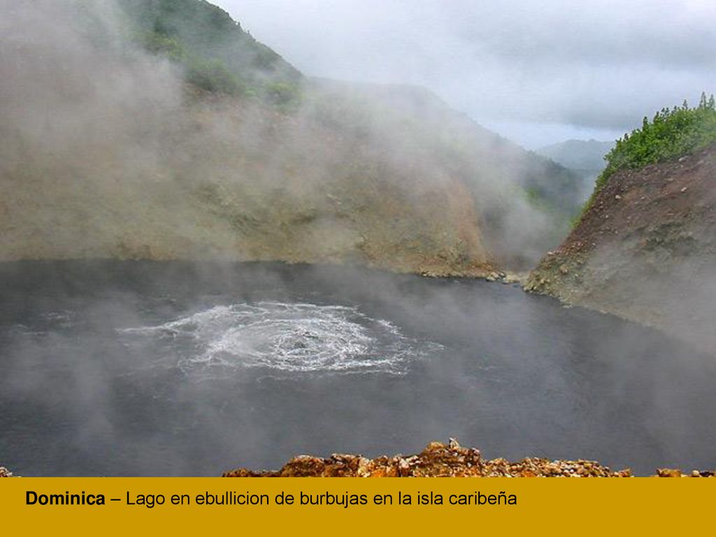 Dominica – Lago en ebullicion de burbujas en la isla caribeña