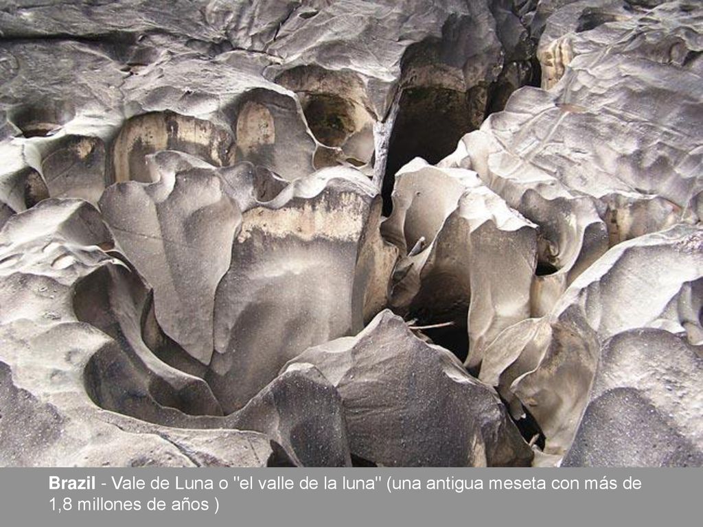 Brazil - Vale de Luna o el valle de la luna (una antigua meseta con más de 1,8 millones de años )