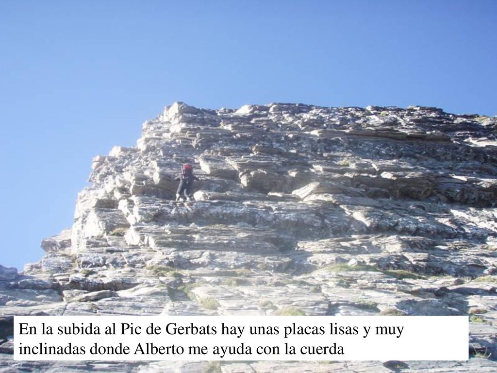 En la subida al Pic de Gerbats hay unas placas lisas y muy inclinadas donde Alberto me ayuda con la cuerda