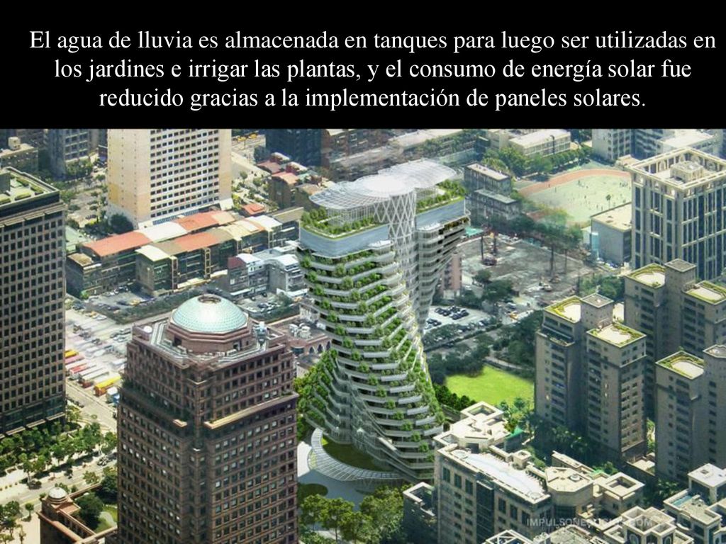 El agua de lluvia es almacenada en tanques para luego ser utilizadas en los jardines e irrigar las plantas, y el consumo de energía solar fue reducido gracias a la implementación de paneles solares.