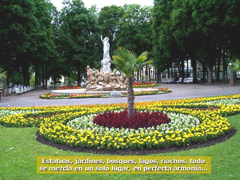 Estatuas, jardines, bosques, lagos, riachos, todo se mezcla en un solo lugar, en perfecta armonía...