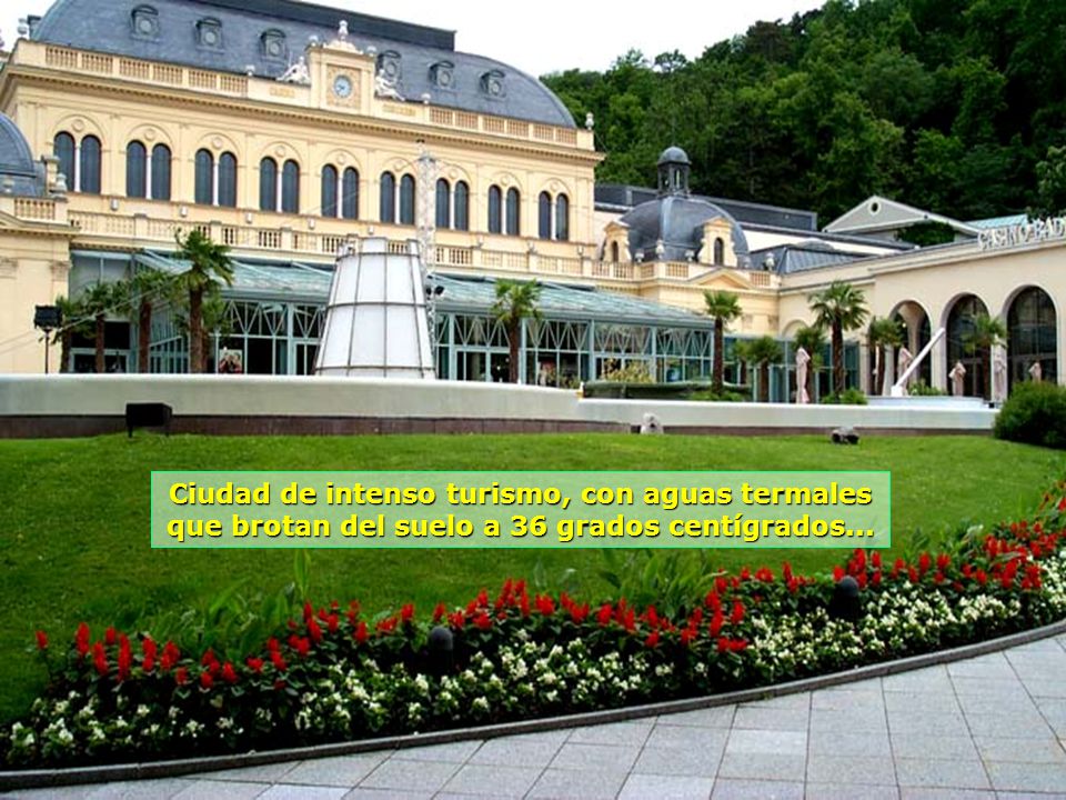Ciudad de intenso turismo, con aguas termales que brotan del suelo a 36 grados centígrados...