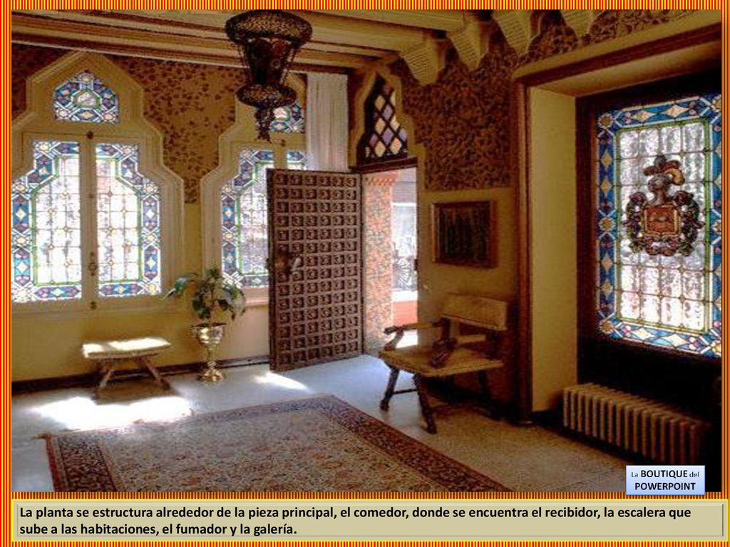La planta se estructura alrededor de la pieza principal, el comedor, donde se encuentra el recibidor, la escalera que sube a las habitaciones, el fumador y la galería.