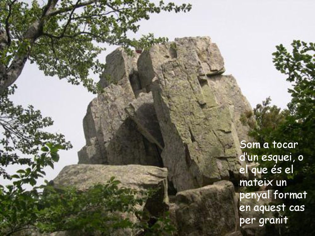 Som a tocar d’un esquei, o el que és el mateix un penyal format en aquest cas per granit