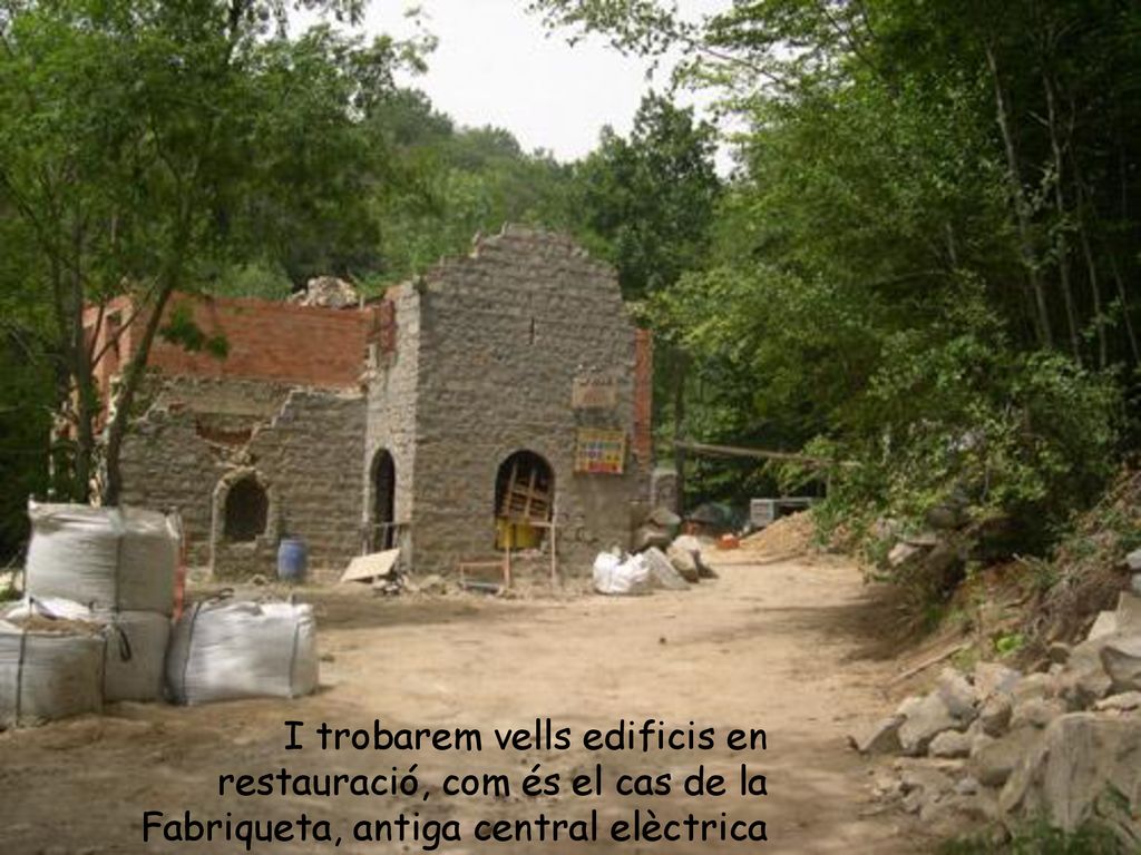 I trobarem vells edificis en restauració, com és el cas de la Fabriqueta, antiga central elèctrica