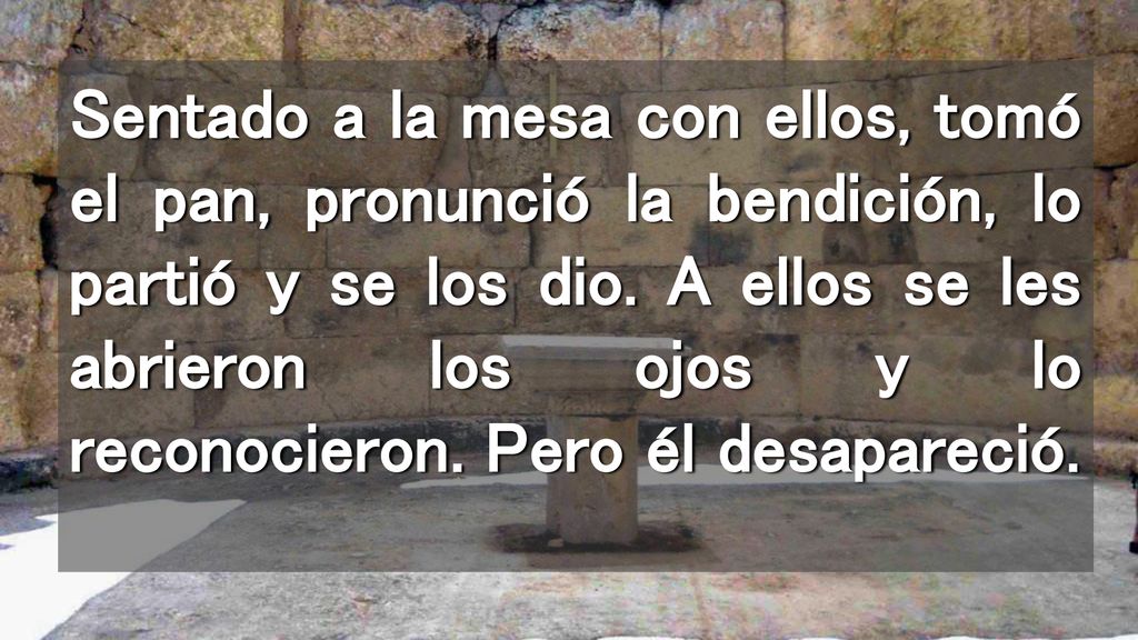 Sentado a la mesa con ellos, tomó el pan, pronunció la bendición, lo partió y se los dio.