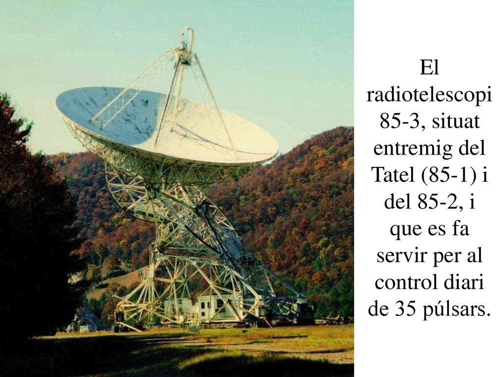 El radiotelescopi 85-3, situat entremig del Tatel (85-1) i del 85-2, i que es fa servir per al control diari de 35 púlsars.