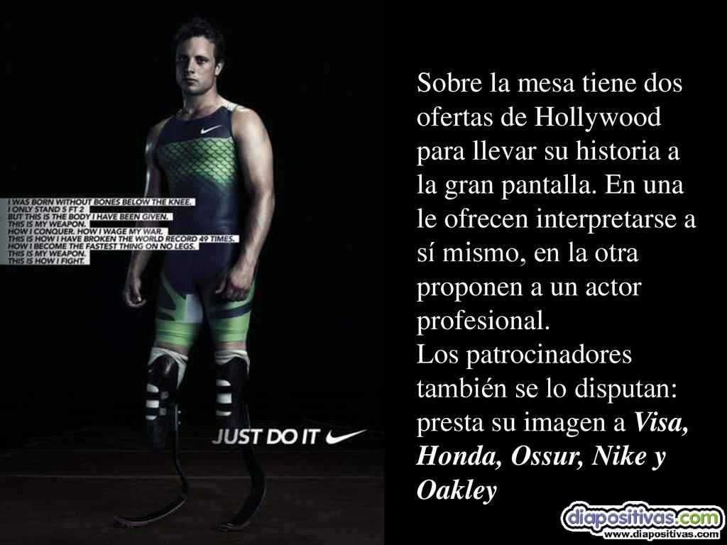Sobre la mesa tiene dos ofertas de Hollywood para llevar su historia a la gran pantalla. En una le ofrecen interpretarse a sí mismo, en la otra proponen a un actor profesional.
