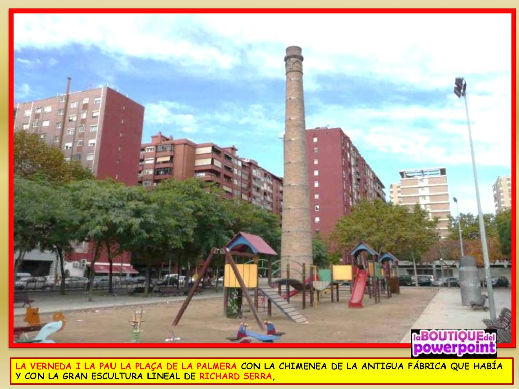 LA VERNEDA I LA PAU LA PLAÇA DE LA PALMERA CON LA CHIMENEA DE LA ANTIGUA FÁBRICA QUE HABÍA Y CON LA GRAN ESCULTURA LINEAL DE RICHARD SERRA,