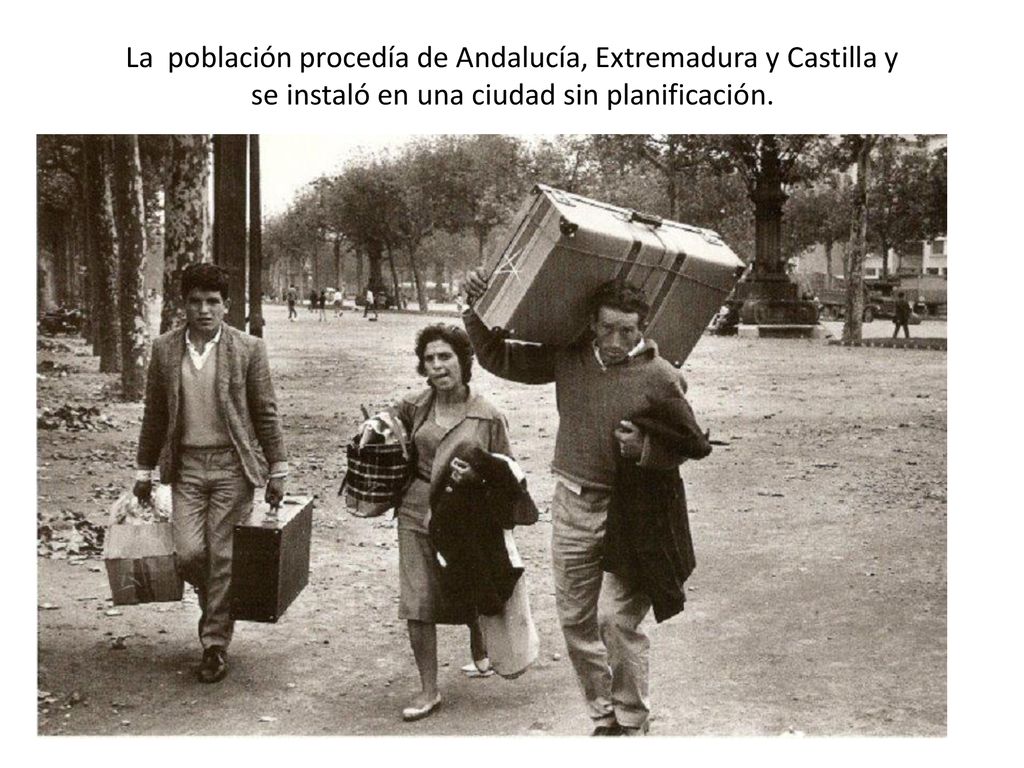 La población procedía de Andalucía, Extremadura y Castilla y se instaló en una ciudad sin planificación.