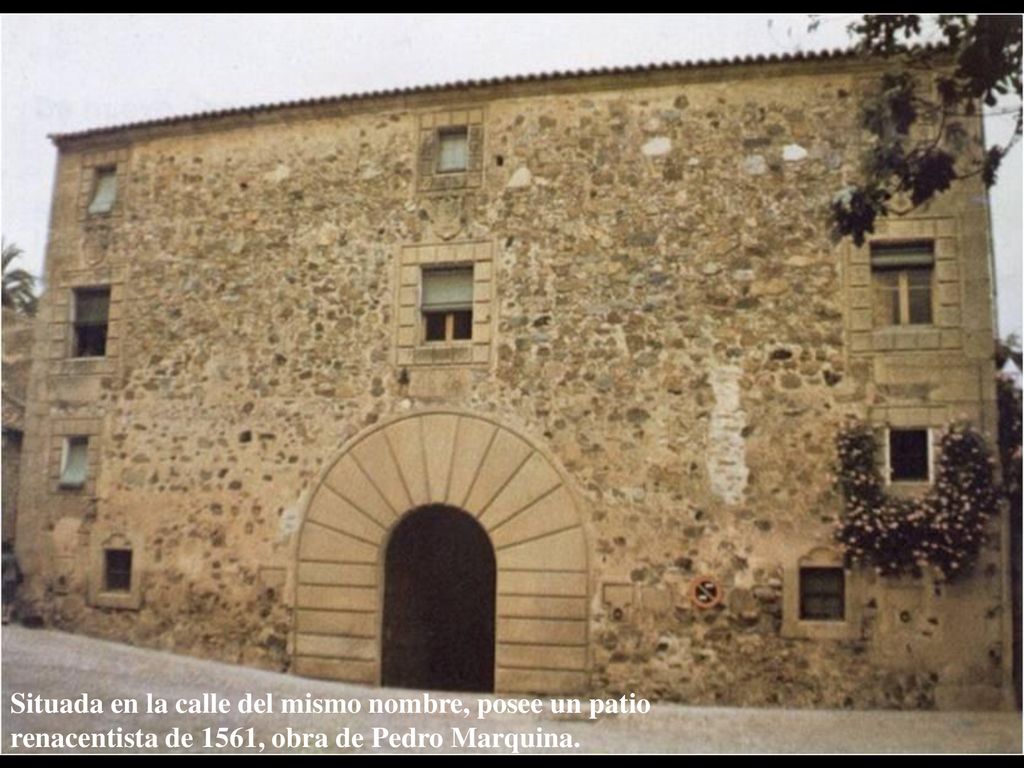 Casa de los Pereros Situada en la calle del mismo nombre, posee un patio renacentista de 1561, obra de Pedro Marquina.