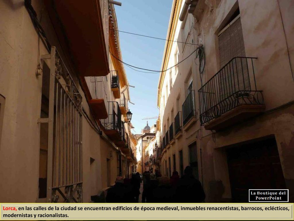 Lorca, en las calles de la ciudad se encuentran edificios de época medieval, inmuebles renacentistas, barrocos, eclécticos, modernistas y racionalistas.