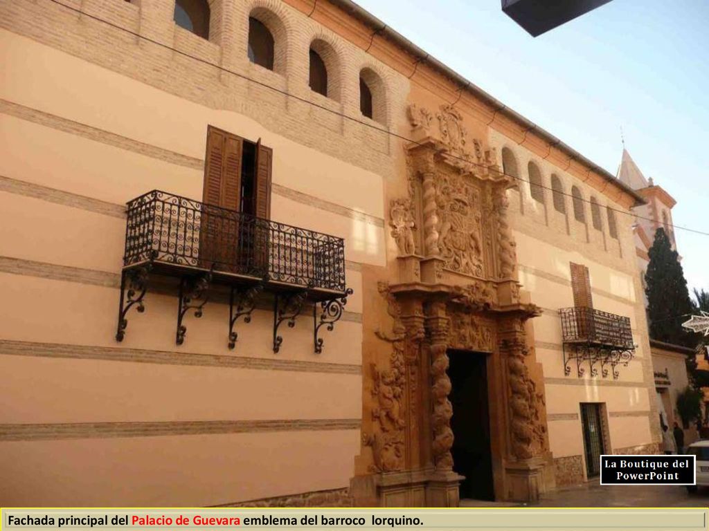 Fachada principal del Palacio de Guevara emblema del barroco lorquino.