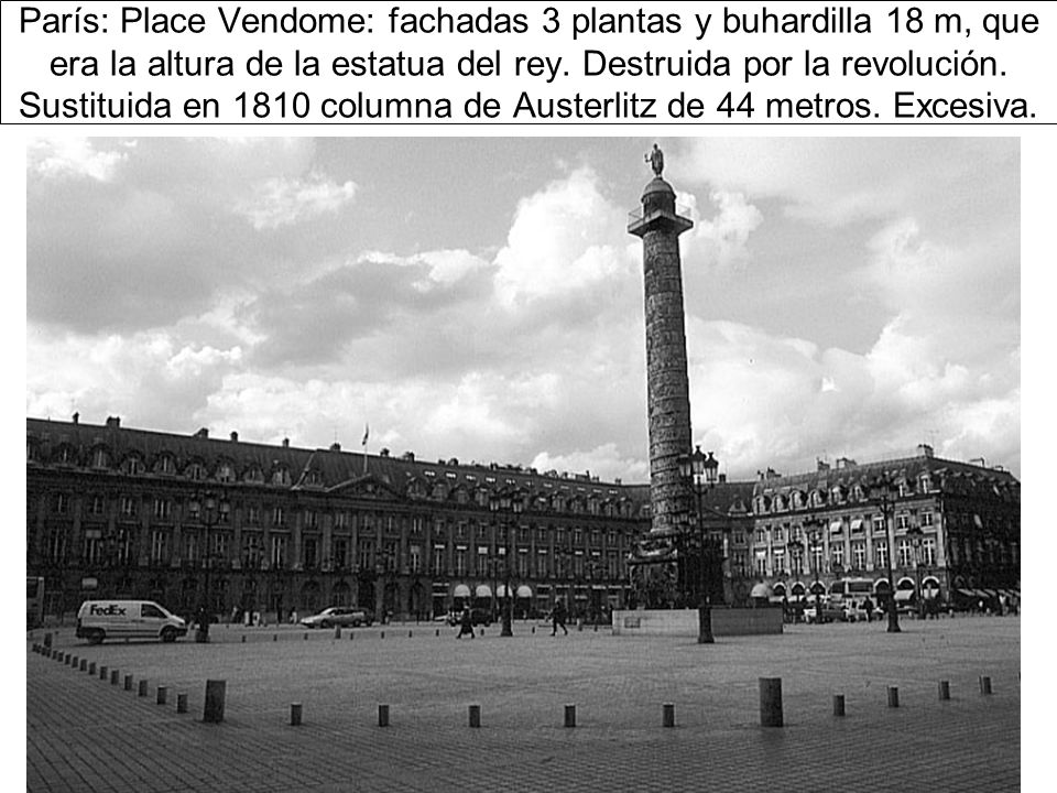 París: Place Vendome: fachadas 3 plantas y buhardilla 18 m, que era la altura de la estatua del rey.