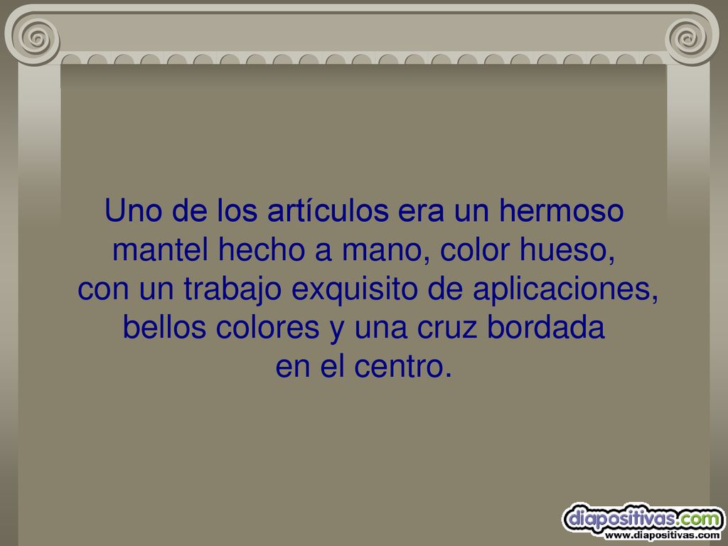 Uno de los artículos era un hermoso mantel hecho a mano, color hueso, con un trabajo exquisito de aplicaciones, bellos colores y una cruz bordada en el centro.