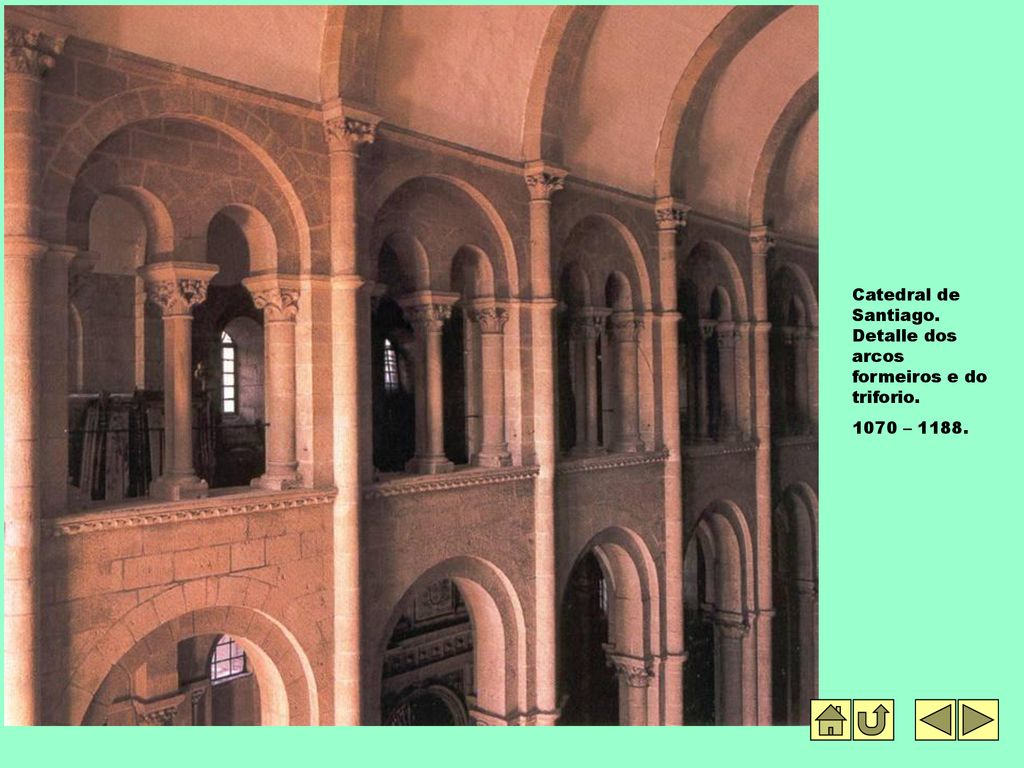 Catedral de Santiago. Detalle dos arcos formeiros e do triforio.