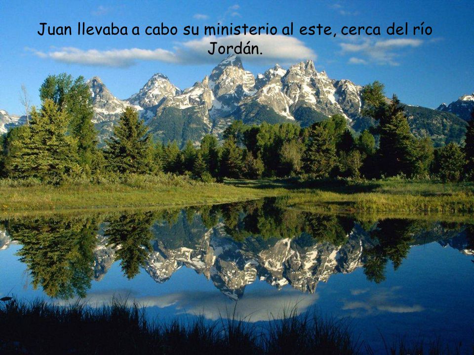 Juan llevaba a cabo su ministerio al este, cerca del río Jordán.