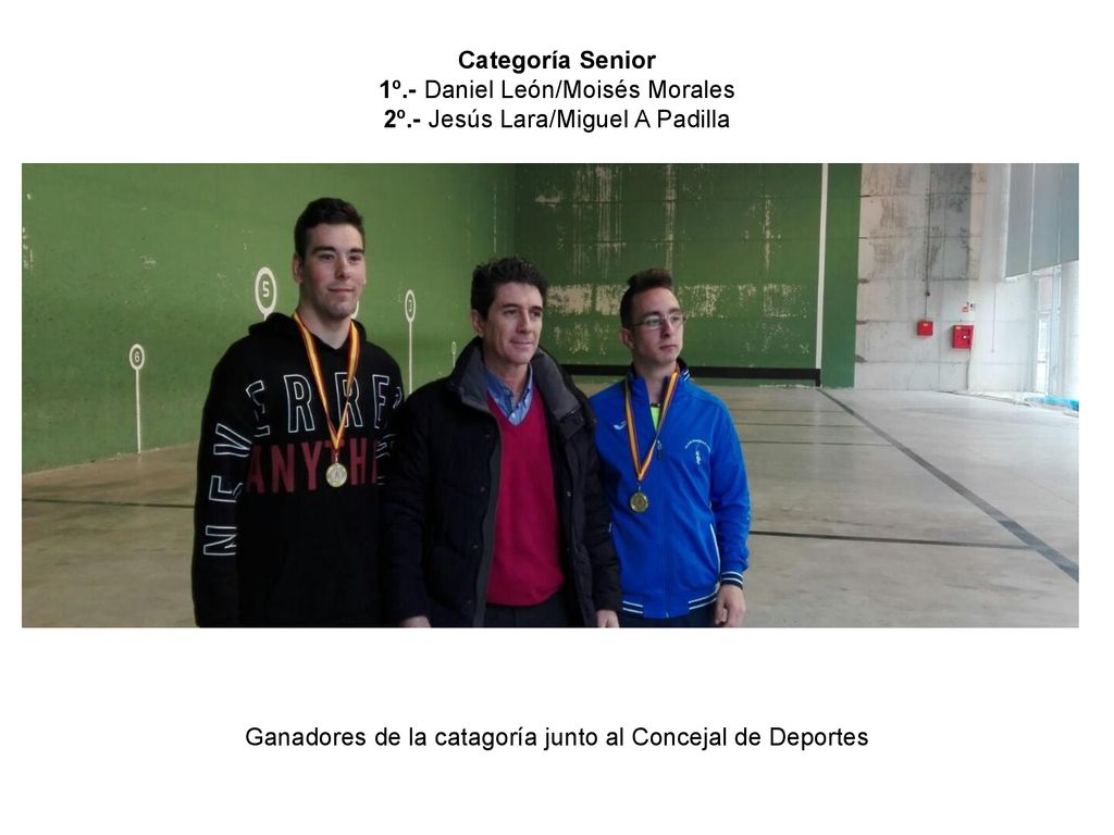 Ganadores de la catagoría junto al Concejal de Deportes