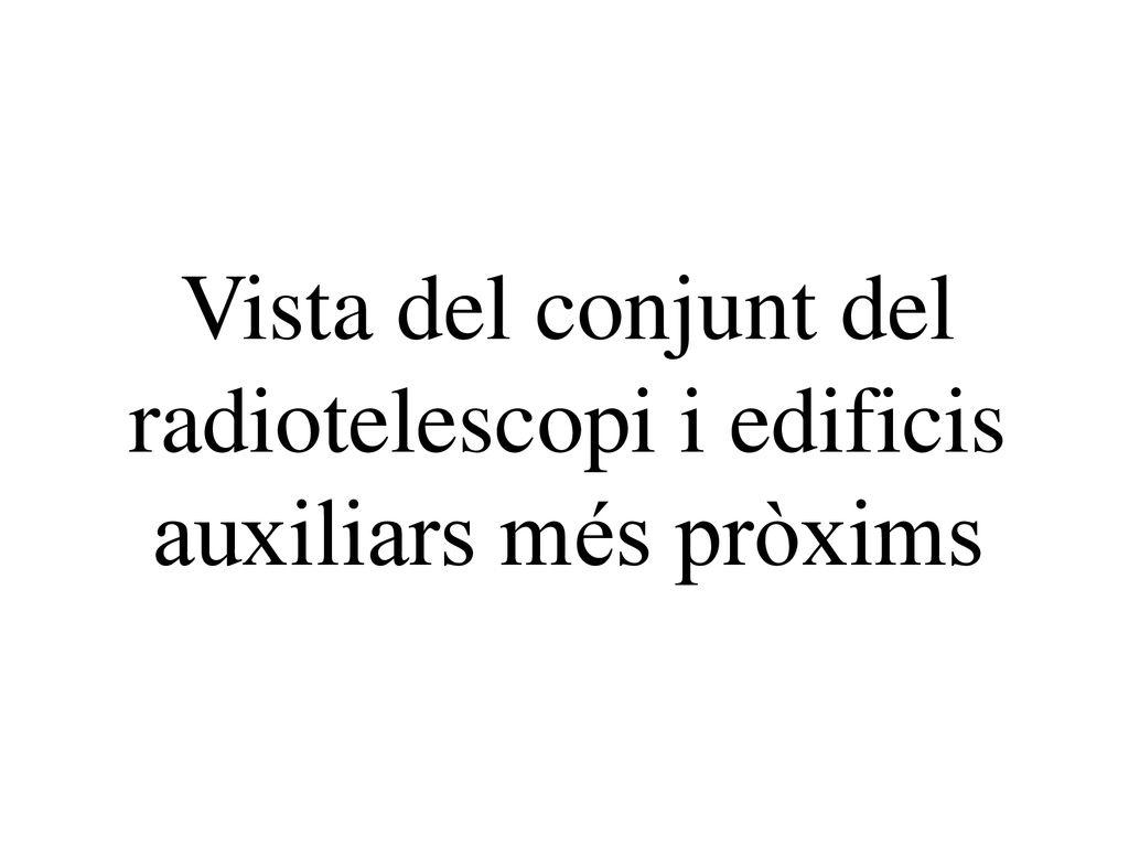 Vista del conjunt del radiotelescopi i edificis auxiliars més pròxims