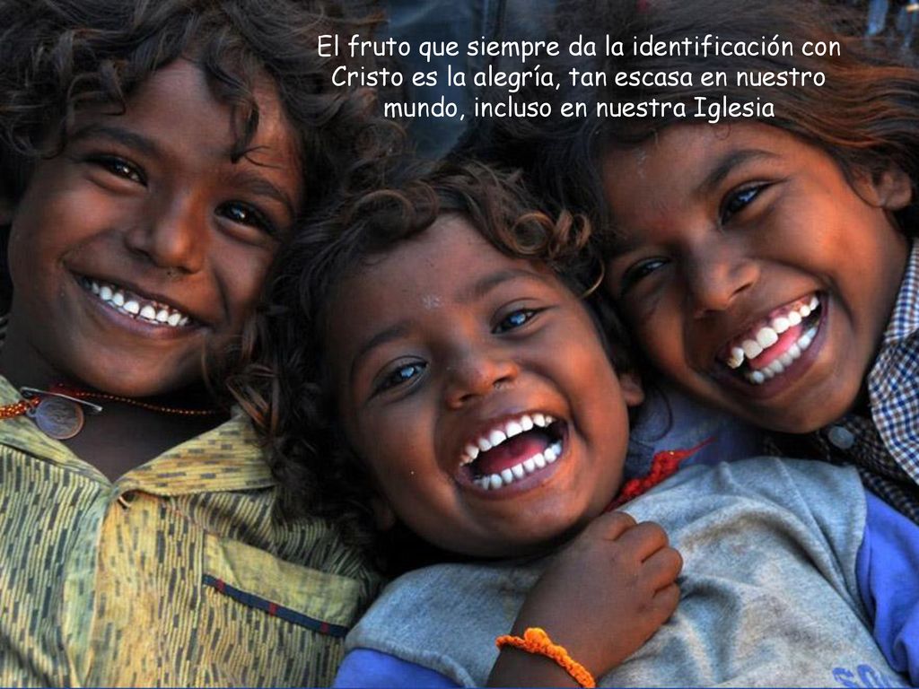 El fruto que siempre da la identificación con Cristo es la alegría, tan escasa en nuestro mundo, incluso en nuestra Iglesia