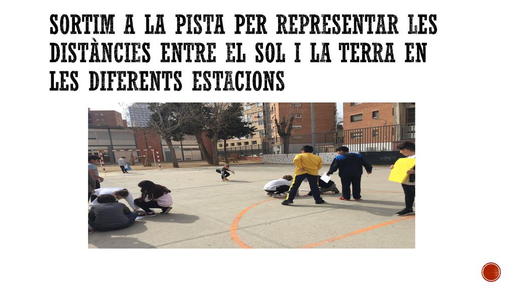 Sortim a la pista per representar les distàncies entre el sol i la terra en les diferents estacions