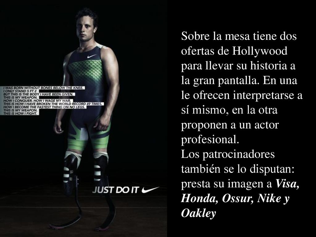 Sobre la mesa tiene dos ofertas de Hollywood para llevar su historia a la gran pantalla. En una le ofrecen interpretarse a sí mismo, en la otra proponen a un actor profesional.
