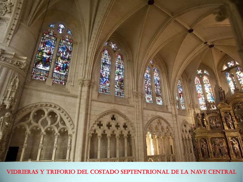 Vidrieras y triforio del costado septentrional de la nave central