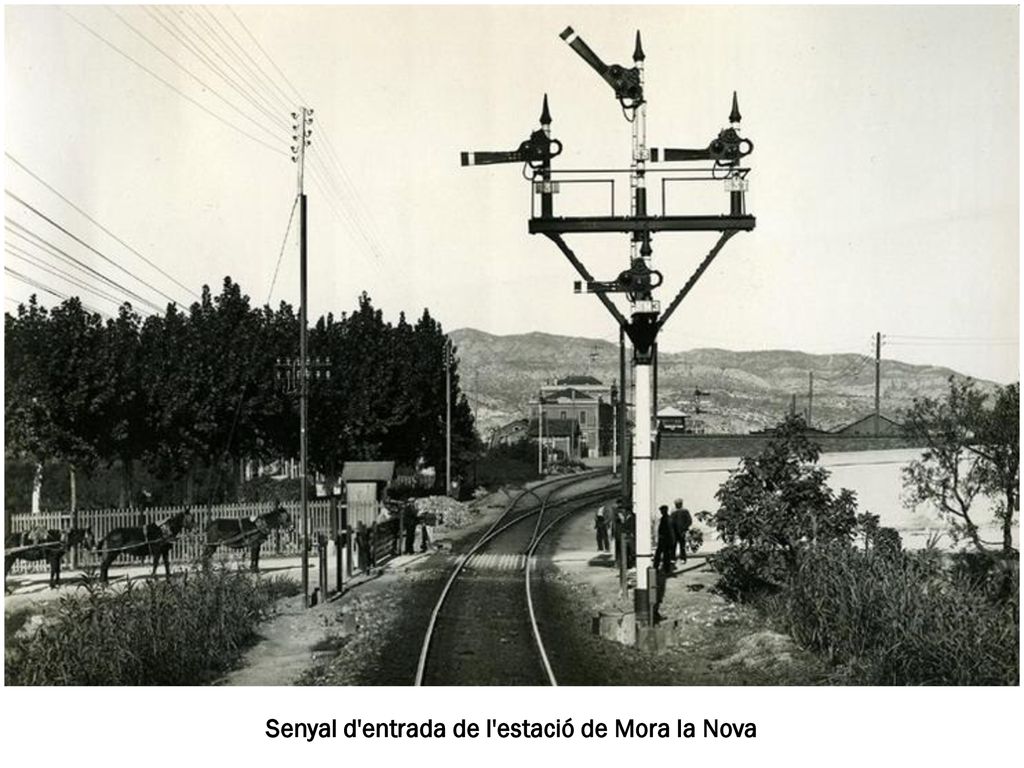 Senyal d entrada de l estació de Mora la Nova