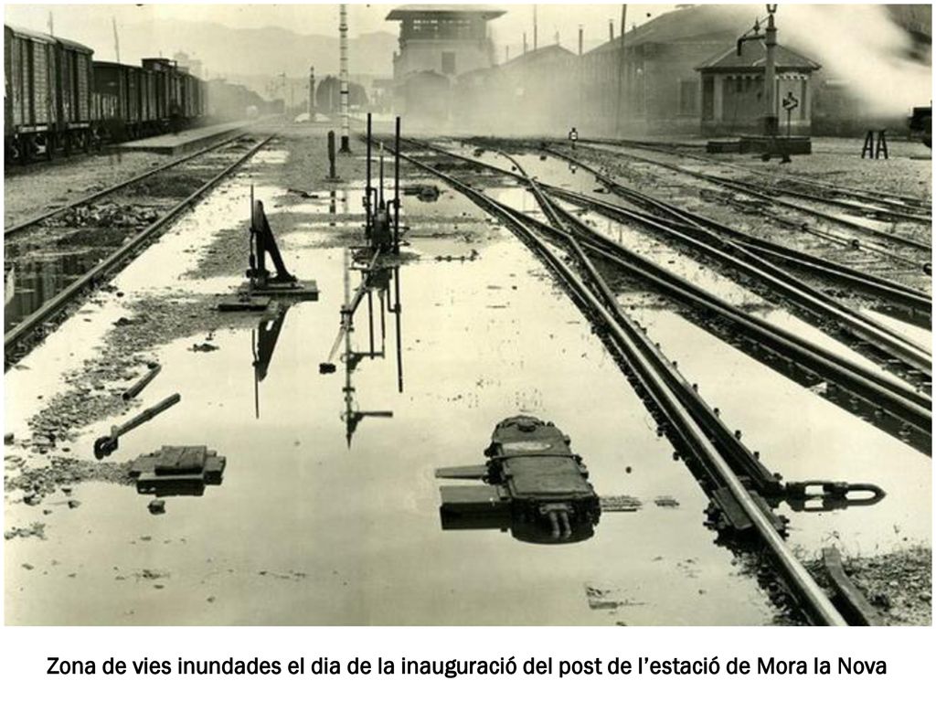 Zona de vies inundades el dia de la inauguració del post de l’estació de Mora la Nova