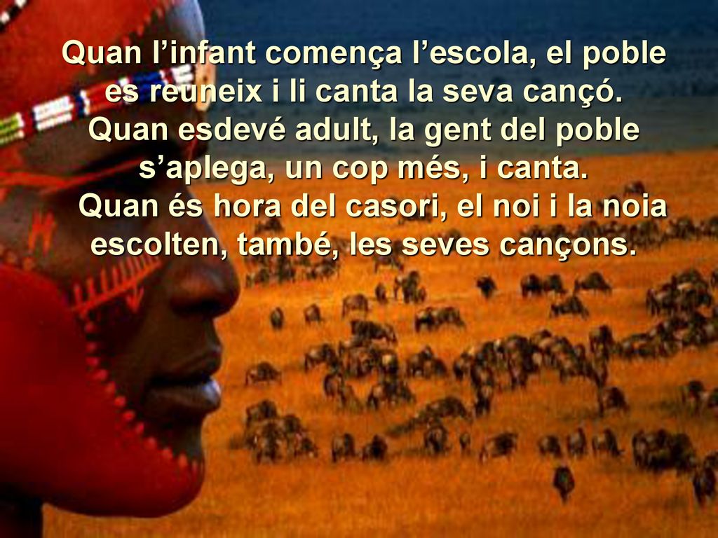 Quan esdevé adult, la gent del poble s’aplega, un cop més, i canta.