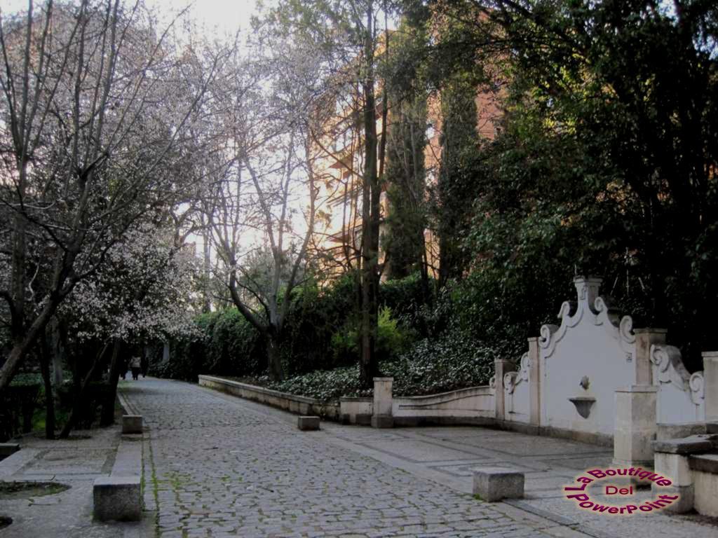 Una vez cruzado el túnel, nos iremos encontrando numerosas fuentes,
